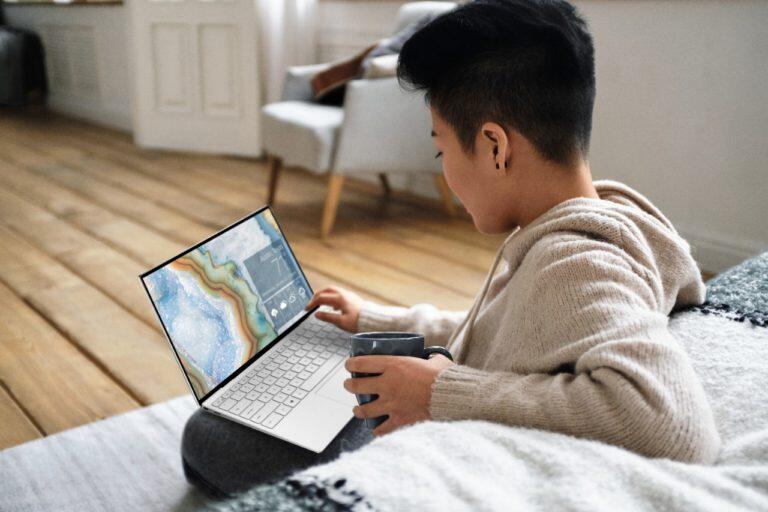 MKAU Gift Guide 2020 101 stocksy 1730175 xs9300 1280x1280 1 https://staging.mkaugaming.com/christmas-gift-guide-2020/