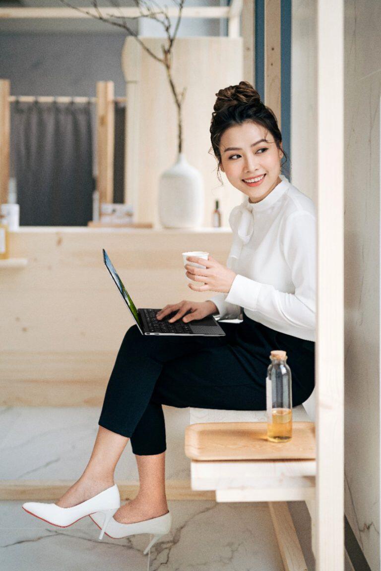 MKAU Gift Guide 2020 94 stocksy 3117116 xps9300 1280x1280 1 https://staging.mkaugaming.com/christmas-gift-guide-2020/