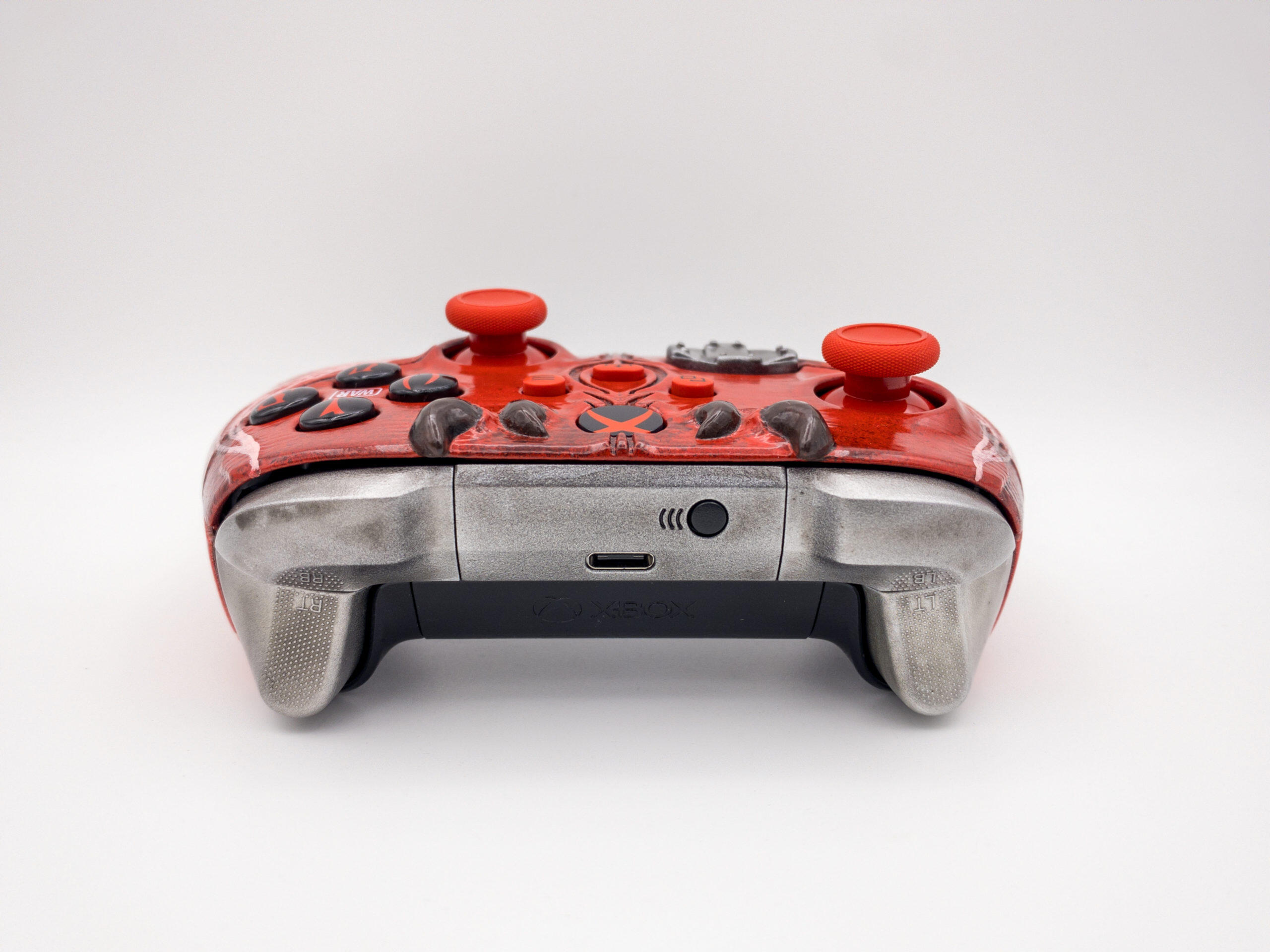 APC 0227 hdr scaled https://staging.mkaugaming.com/bethesda-xbox-party-up-with-we-are-robots-to-create-legendary-themed-controllers-for-the-elder-scrolls-online-blackwood/