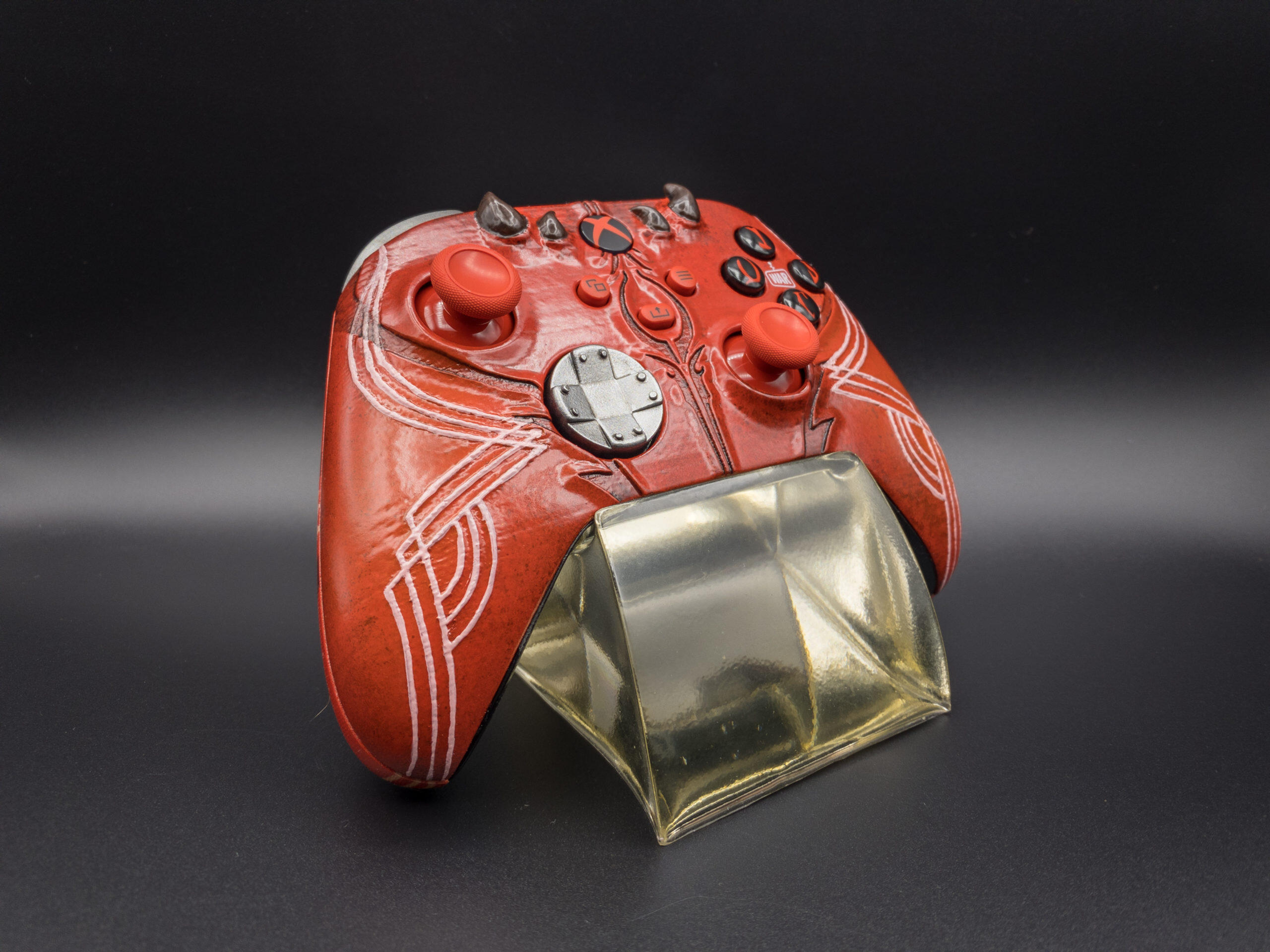 APC 0251 hdr scaled https://staging.mkaugaming.com/bethesda-xbox-party-up-with-we-are-robots-to-create-legendary-themed-controllers-for-the-elder-scrolls-online-blackwood/