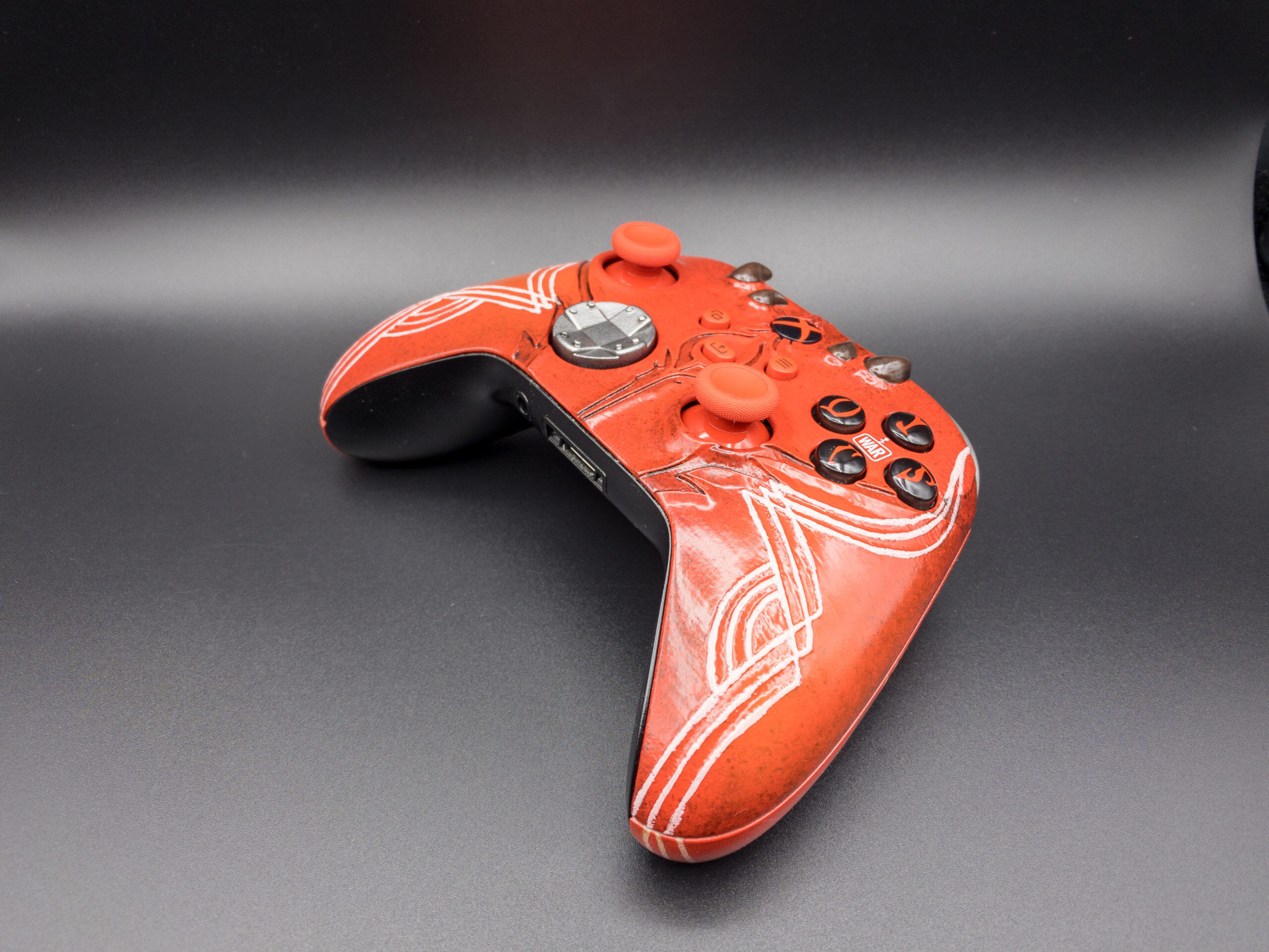 APC 0266 hdr scaled https://staging.mkaugaming.com/bethesda-xbox-party-up-with-we-are-robots-to-create-legendary-themed-controllers-for-the-elder-scrolls-online-blackwood/