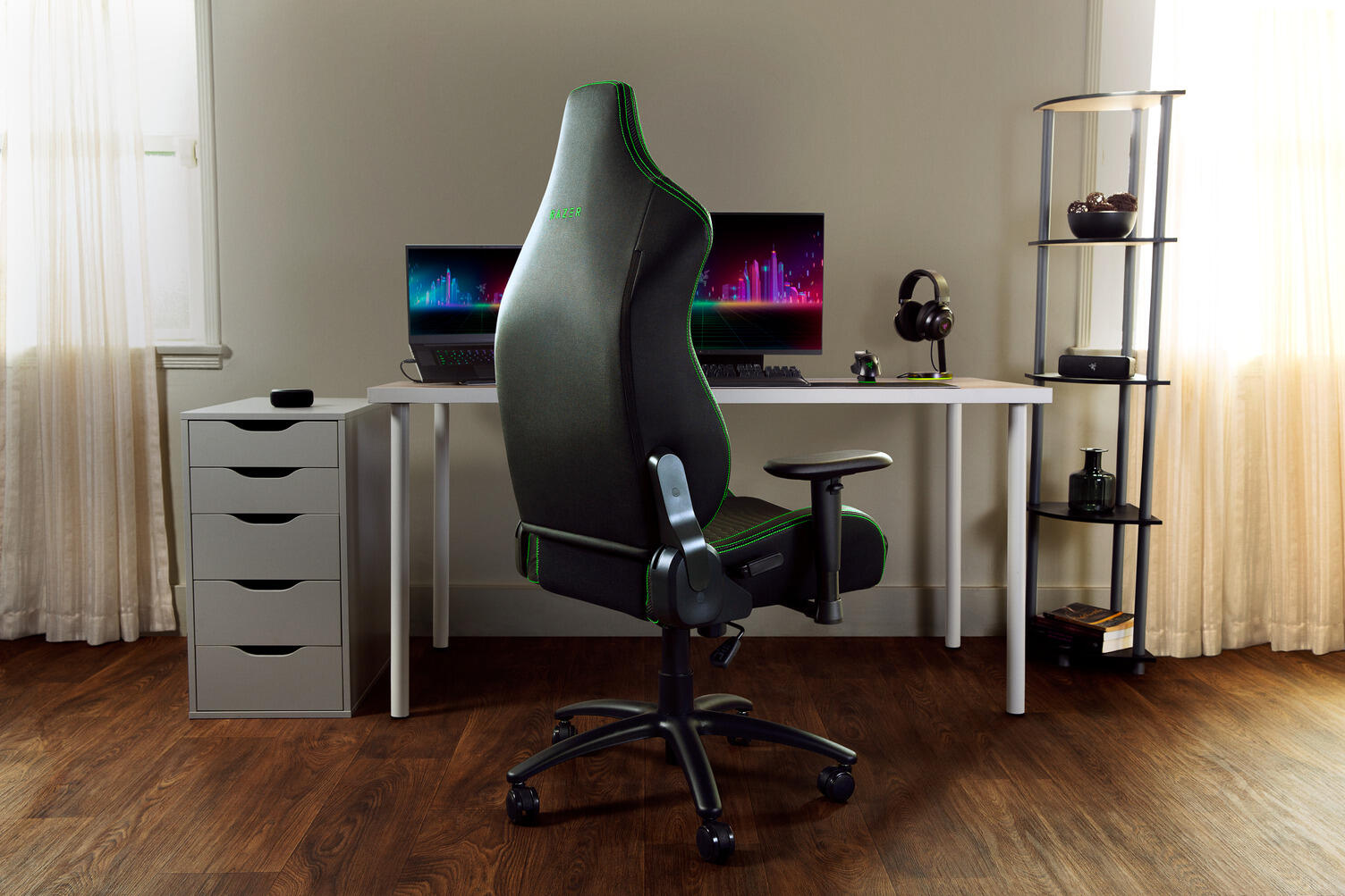 Iskur X 2021 Lifestyle Shoot 3 https://staging.mkaugaming.com/razer-announce-the-iskur-x-the-essential-chair-for-hardcore-gaming/