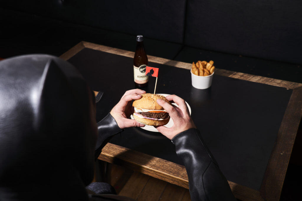 GRILL’D Unveil Bruce Wayne Inspired Burger To Celebrate The Film Release Of ‘THE BATMAN’. 4 Grilld BW 0213 https://staging.mkaugaming.com/grilld-unveil-bruce-wayne-inspired-burger-to-celebrate-the-film-release-of-the-batman/