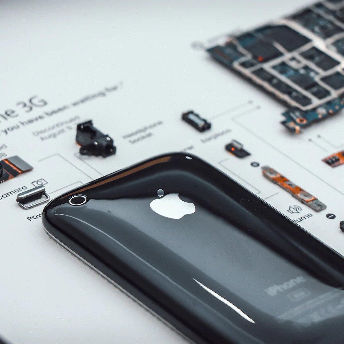 Xreart Disassembled Framed Artwork (iPhone 3G) - Review 3 ezgif 1 901db6485f https://staging.mkaugaming.com/all-review-list/xreart-disassemble-framed-artwork-iphone-3g-review/