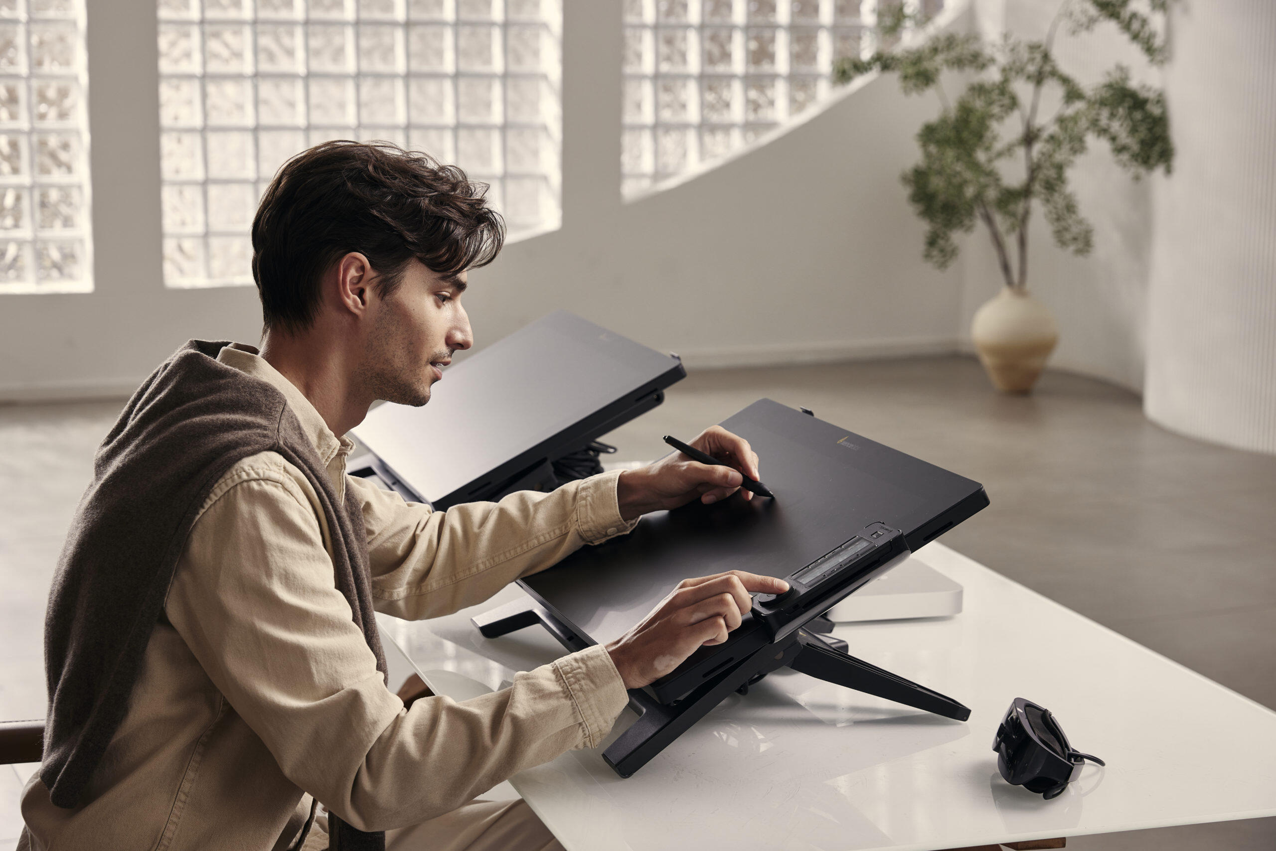 Xencelabs Unveils New Pen Display 24 Studio Series 4 1202Xencelabs拍摄5477 scaled https://staging.mkaugaming.com/xencelabs-unveils-new-pen-display-24-studio-series/
