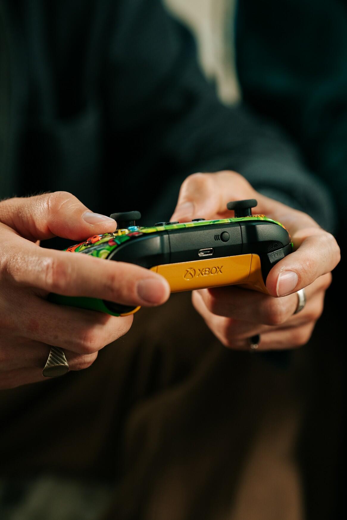 World’s First Pizza-Scented Controller From Xbox & Paramount Pictures’ “Teenage Mutant Ninja Turtles: Mutant Mayhem” 2 2023 07 25 00002 https://staging.mkaugaming.com/worlds-first-pizza-scented-controller-from-xbox-paramount-pictures-teenage-mutant-ninja-turtles-mutant-mayhem/