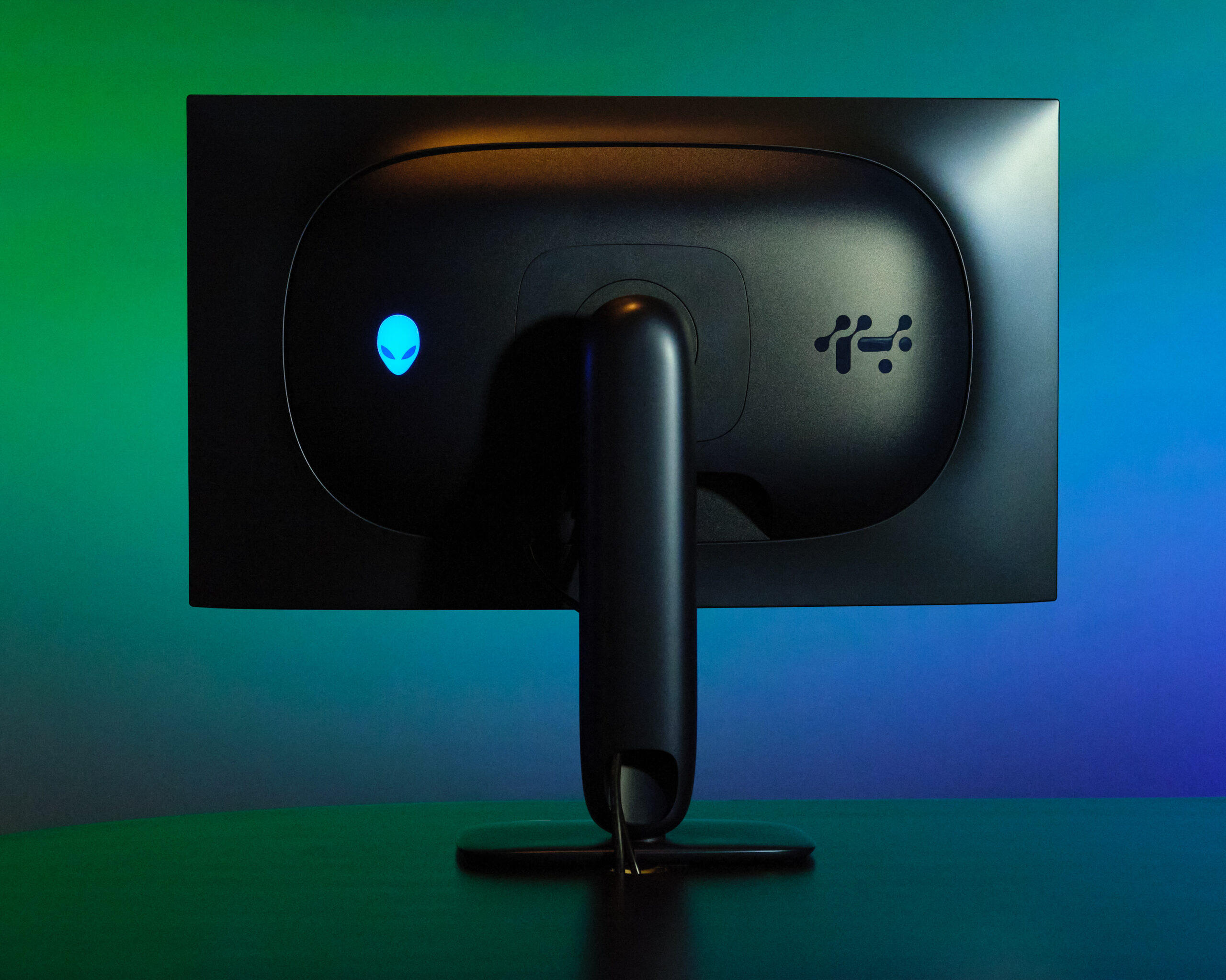 Alienware 27 4K QD-OLED (AW2725Q) Gaming Monitor (Hardware) - Review 6 Alienware 27 4K QD OLED Display Backside 2 scaled https://staging.mkaugaming.com/all-review-list/alienware-27-4k-qd-oled-aw2725q-gaming-monitor-hardware-review/