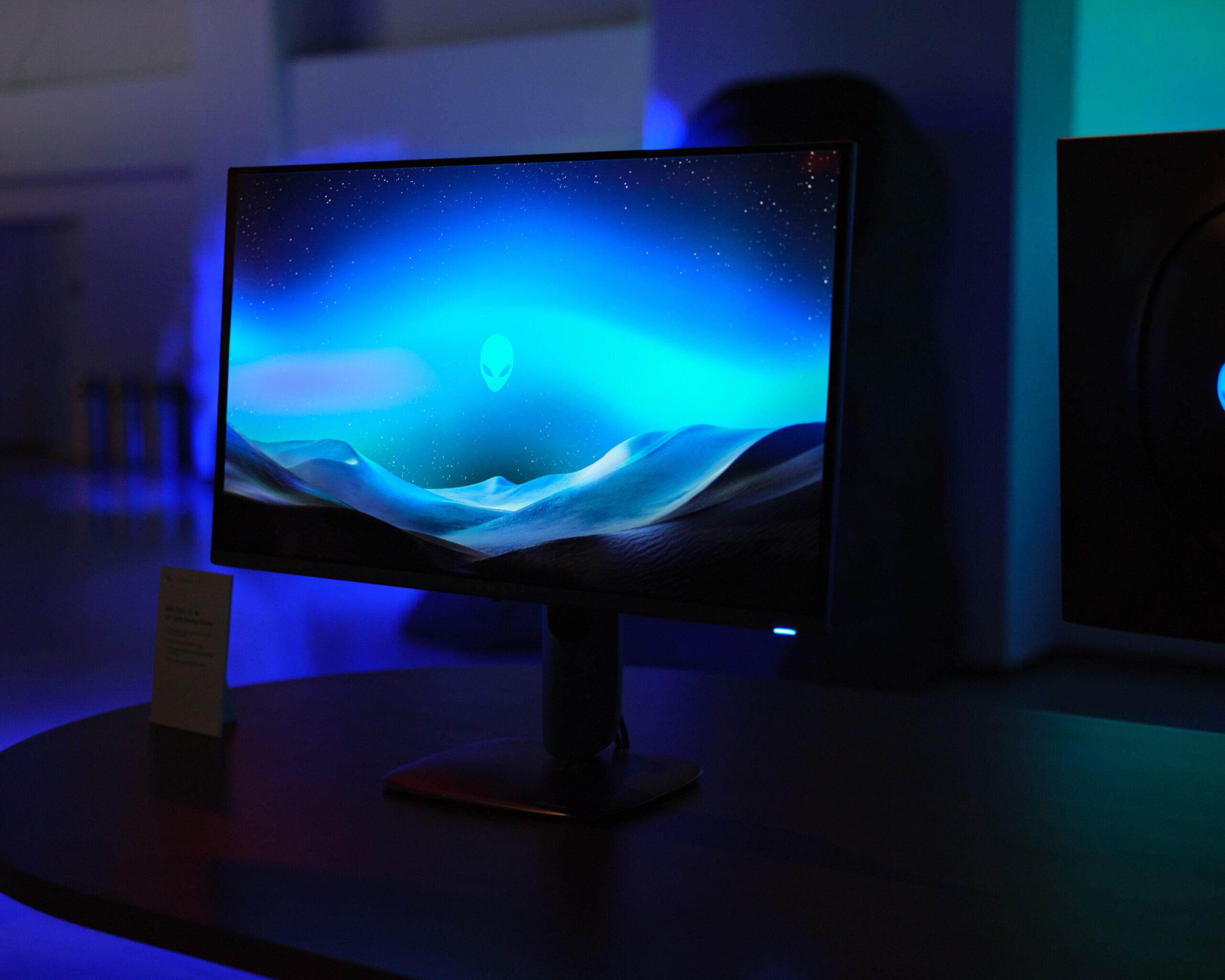 Alienware 27 4K QD-OLED (AW2725Q) Gaming Monitor (Hardware) - Review 8 Alienware 27 4K QD OLED scaled https://staging.mkaugaming.com/all-review-list/alienware-27-4k-qd-oled-aw2725q-gaming-monitor-hardware-review/