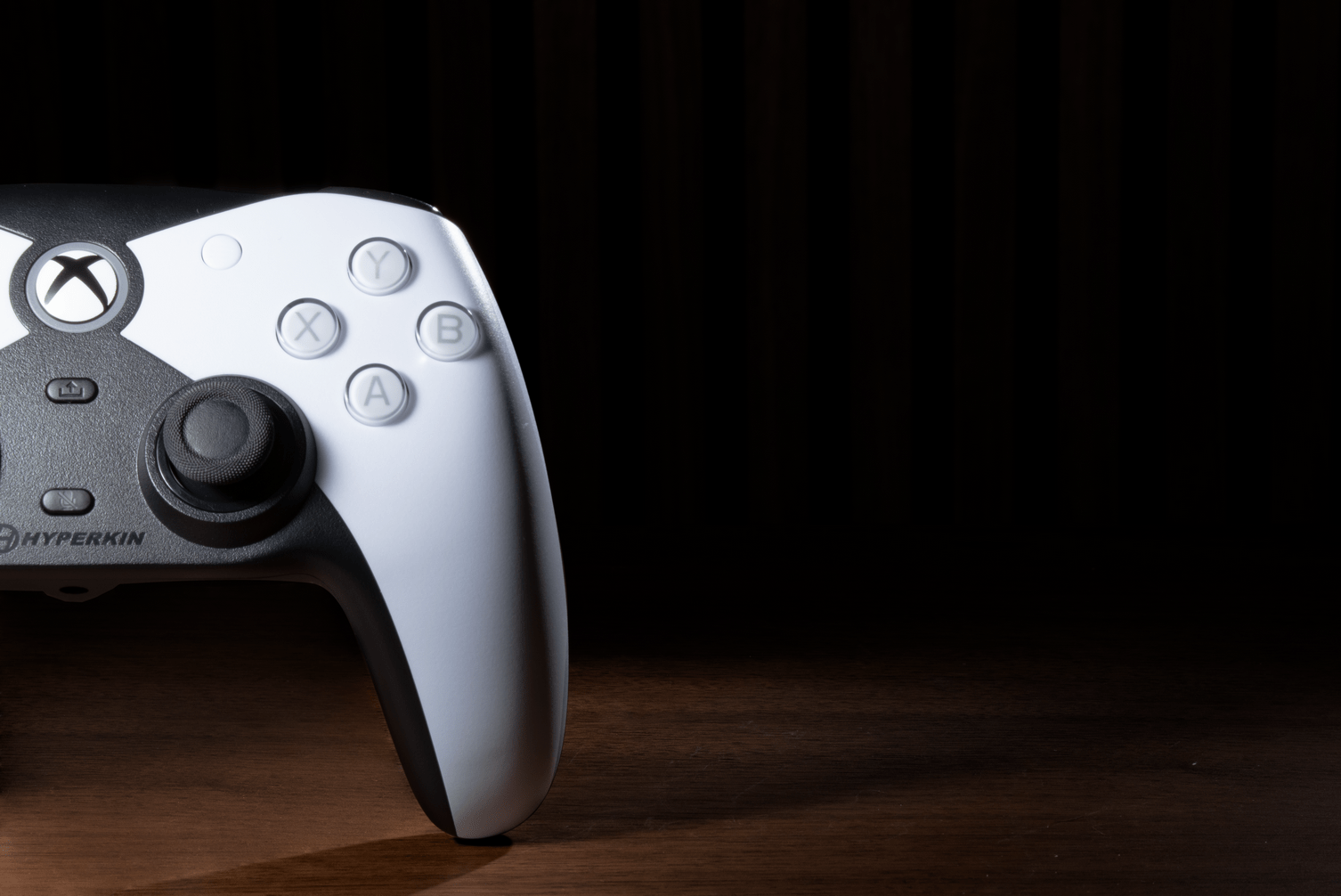 2025 10 30 00020 https://staging.mkaugaming.com/hyperkin-announces-shipping-of-the-competitor-bringing-classic-symmetrical-twin-thumbstick-configuration-to-pc-xbox-and-cloud-gamers/