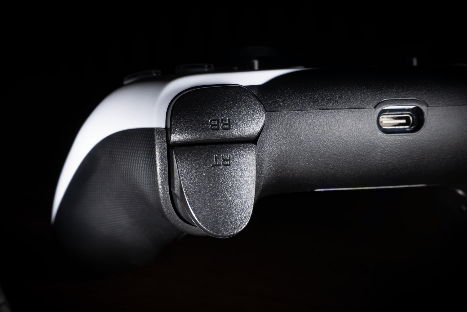 2025 10 30 00027 https://staging.mkaugaming.com/hyperkin-announces-shipping-of-the-competitor-bringing-classic-symmetrical-twin-thumbstick-configuration-to-pc-xbox-and-cloud-gamers/